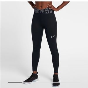 Nike Pro Dri-Fit Training Crops new w/o tags